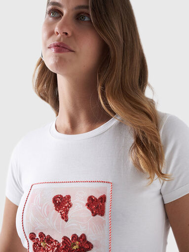 T-shirt with print and sequins - 5