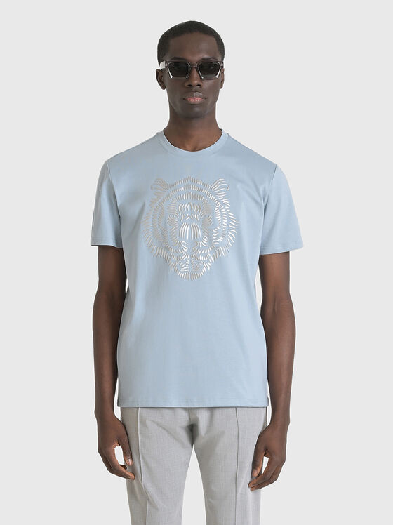 Синя тениска с релефен принт  - 1