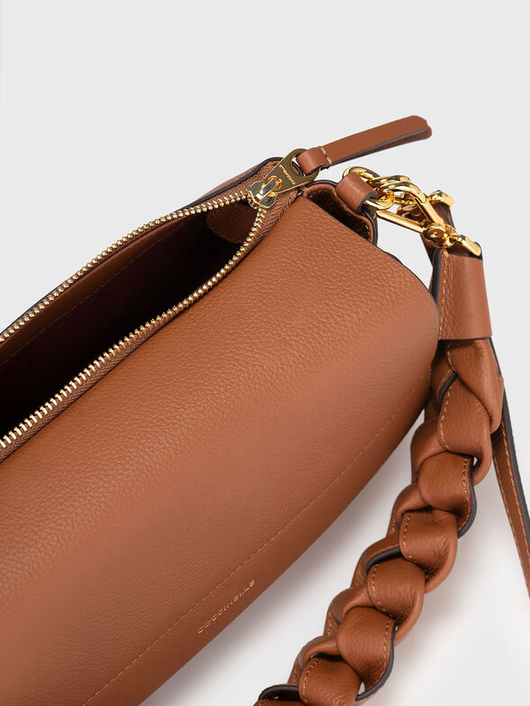 Leather bag with accent handle - 5