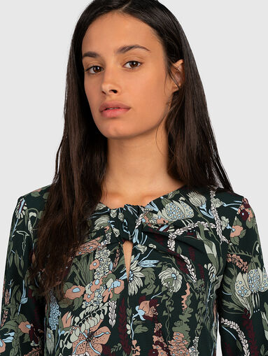 Dress with floral print and long sleeves - 3