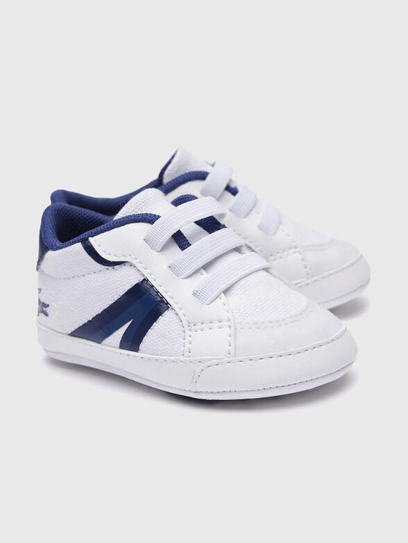 White sports shoes with logo - 2