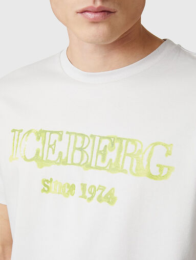 T-shirt with contrasting logo - 4