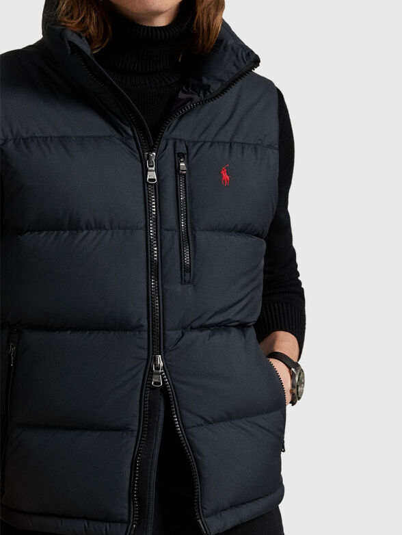 Quilted vest with contrasting logo  - 4