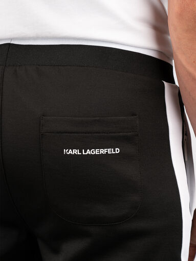 Sports pants with contrasting details - 3