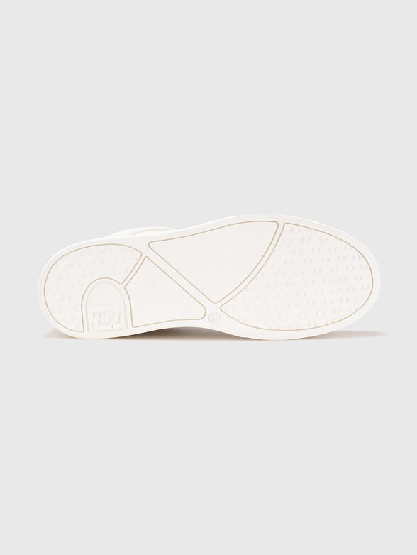 Sneakers with a logo detail - 5