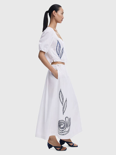 Long sleeved shirt with accent embroidery - 5