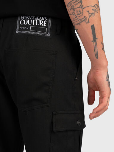Black cargo pants with logo patch - 4