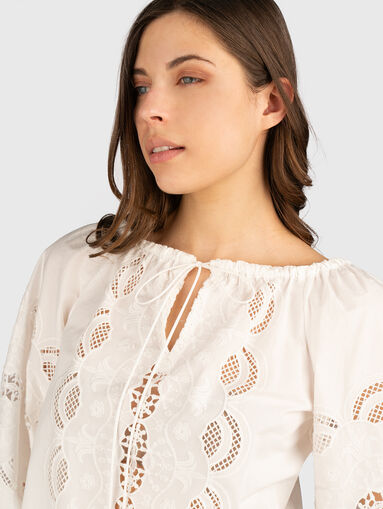 Cotton blouse with dropped shoulder - 4