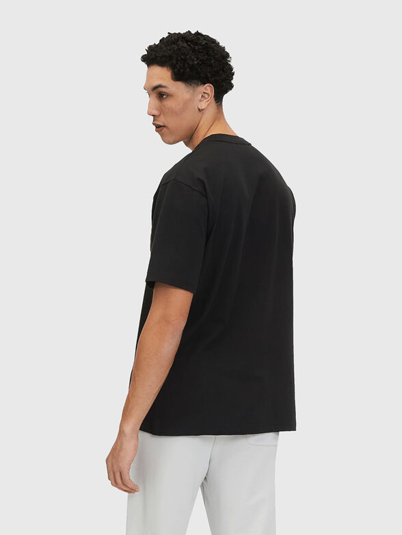 T-shirt with oval neckline - 3