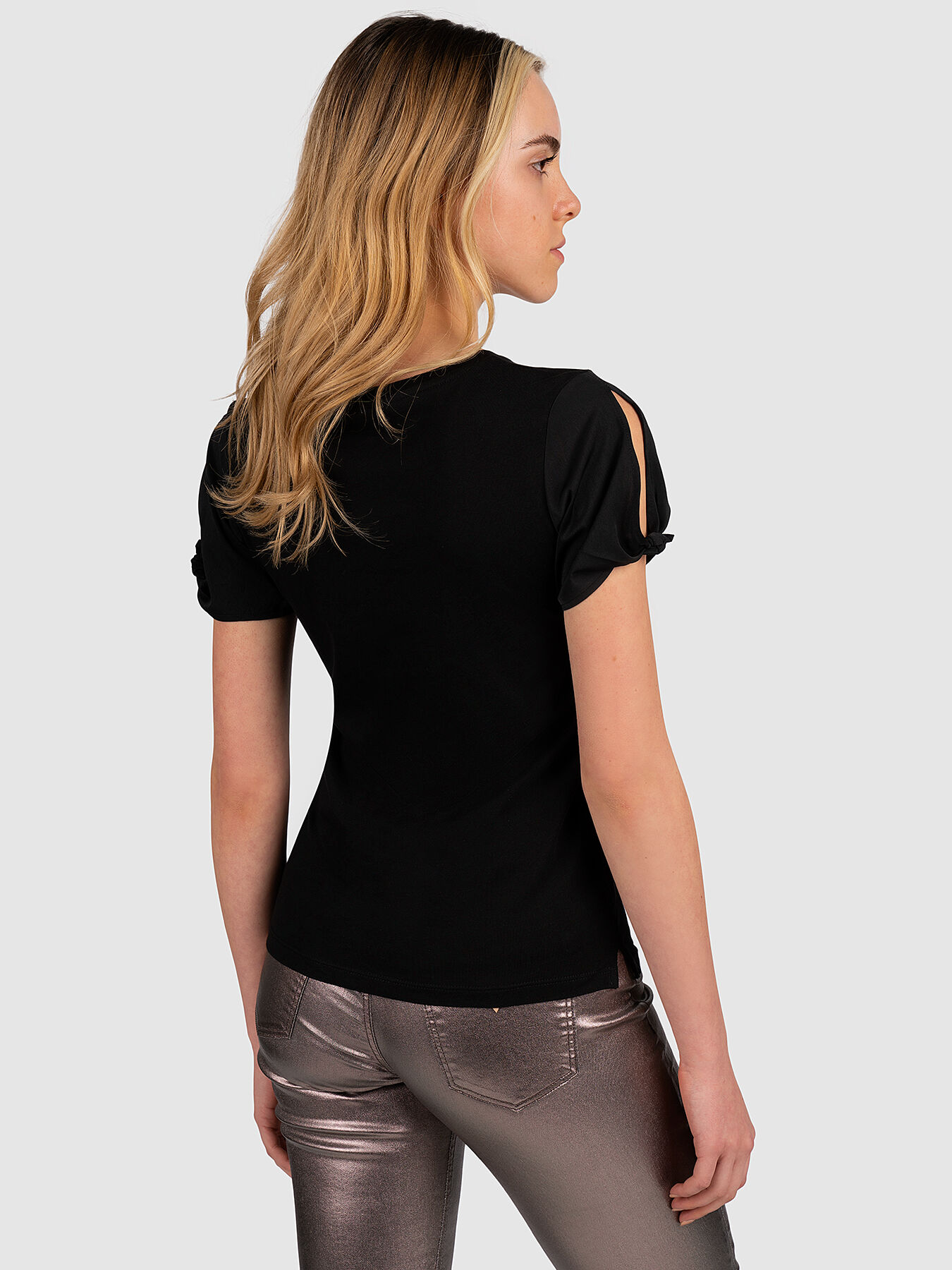 Tシャツ・カットソー VIVETTA Women Tops 84VP939999 Black Shirts & Tops