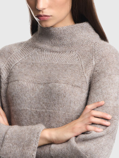 Sweater with a wool blend - 5
