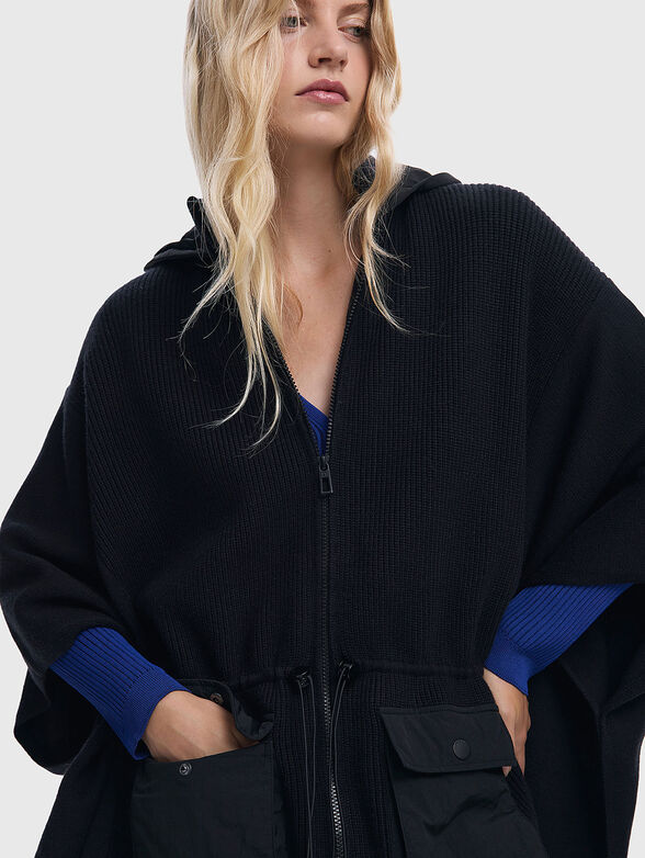 ALDAMA poncho with accent pockets - 4