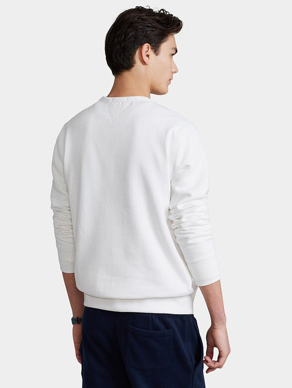 White sweatshirt - 3