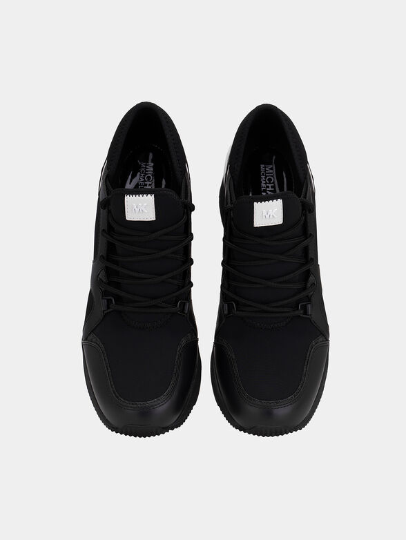 LIV Trainers on platform - 5