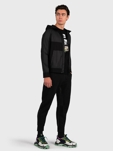 Black T-shirt with attractive pprint - 5