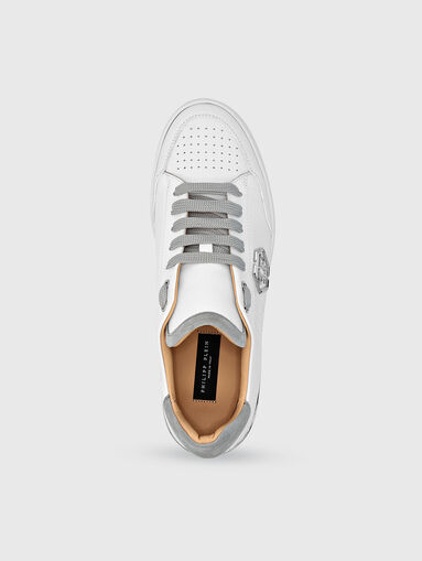 White sports shoes with dark blue details - 5