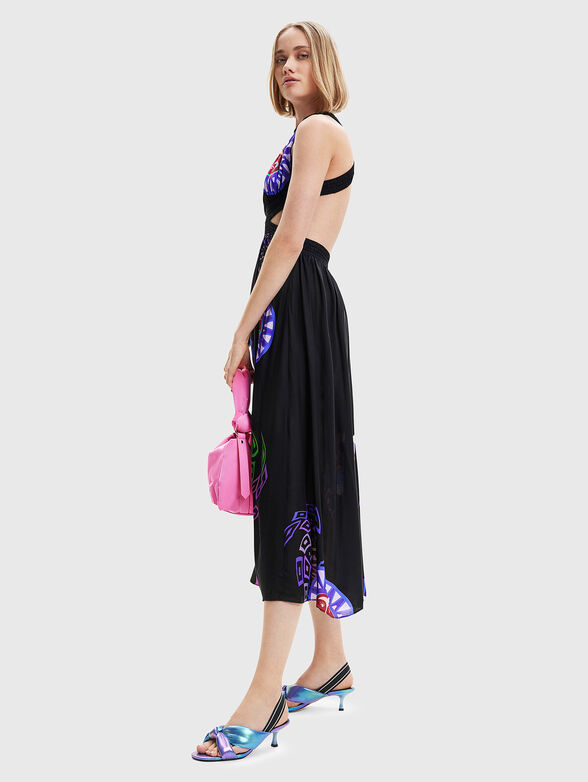 Dress with contrast print and bare back - 4