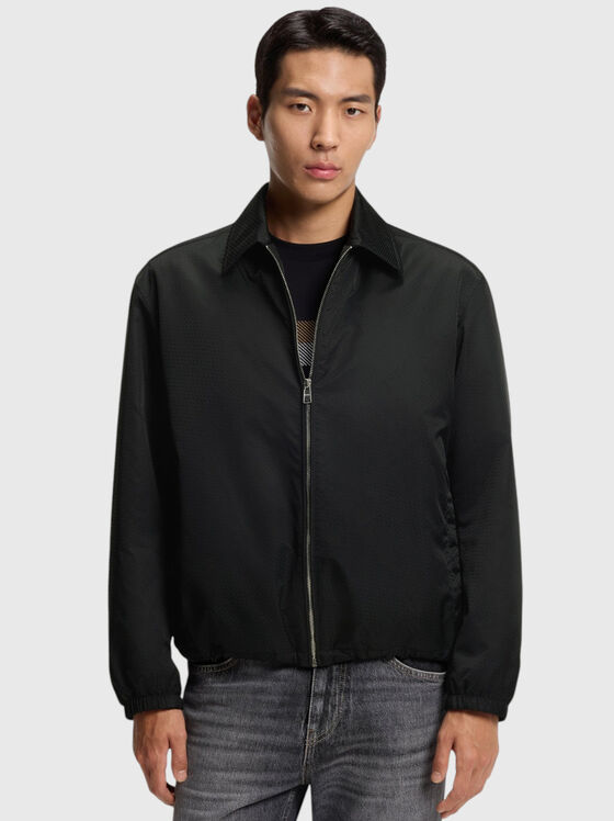 Преходно яке с класическа яка и монограм - 1