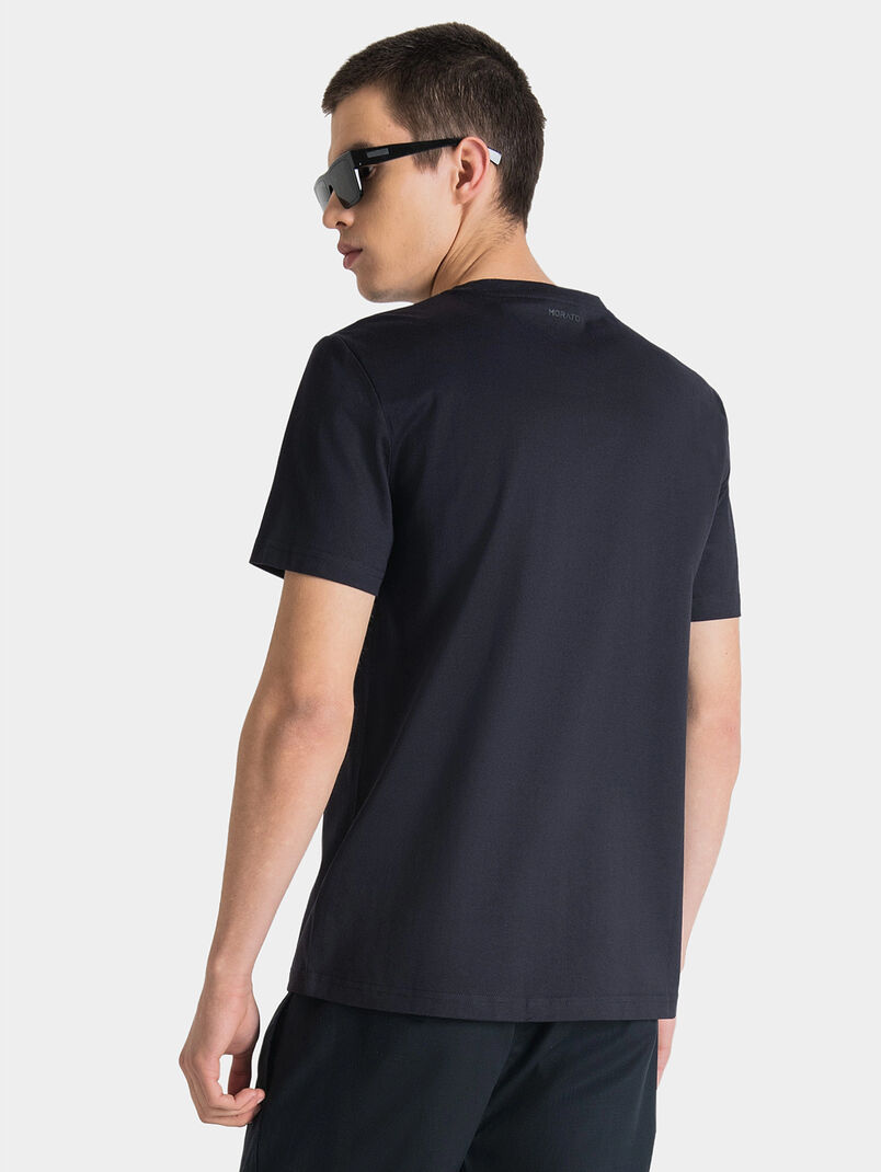 Blue T-shirt with accent embossed print - 3