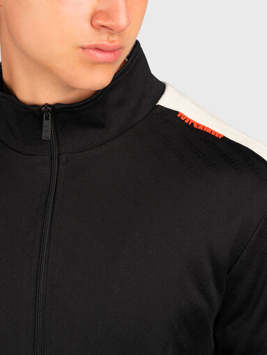 Sweatshirt with contrast stripes on the sleeves - 4