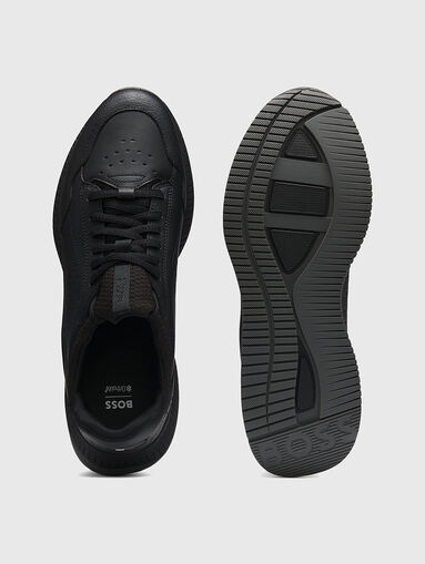 Black sports shoes with logo - 5
