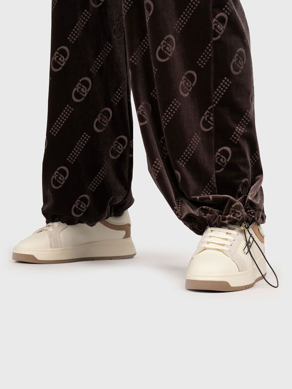 Sports pants with side pockets - 5