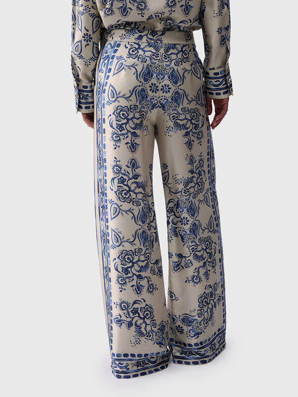 Wide-leg pants with a floral print - 2