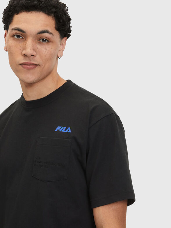 T-shirt with oval neckline - 4