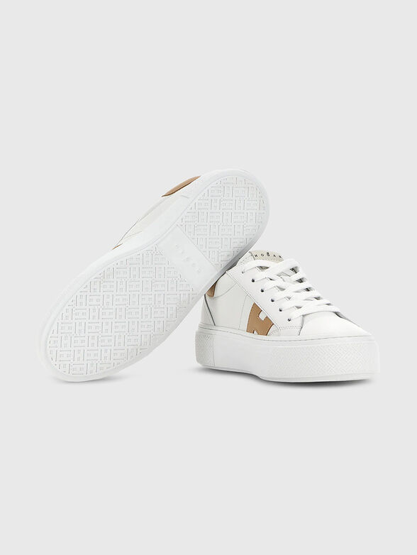 White sport shoes - 5