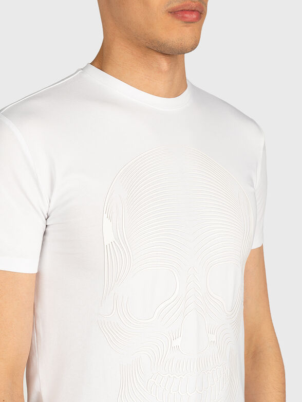 Black t-shirt with an attactive print - 2