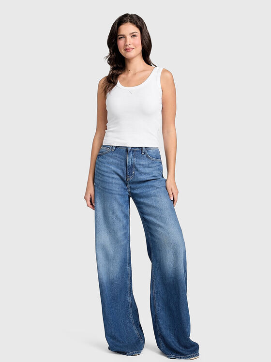 Бял рипсен топ с лого - 2