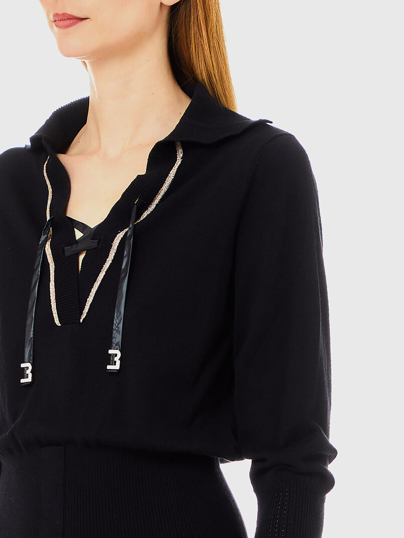 Black V-neck dress - 3