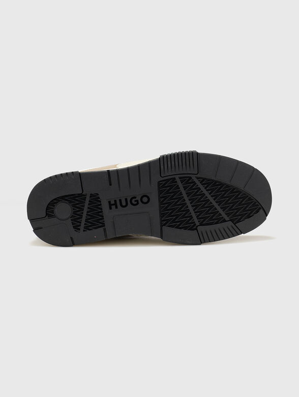 Sneakers with a monogram logo  - 5