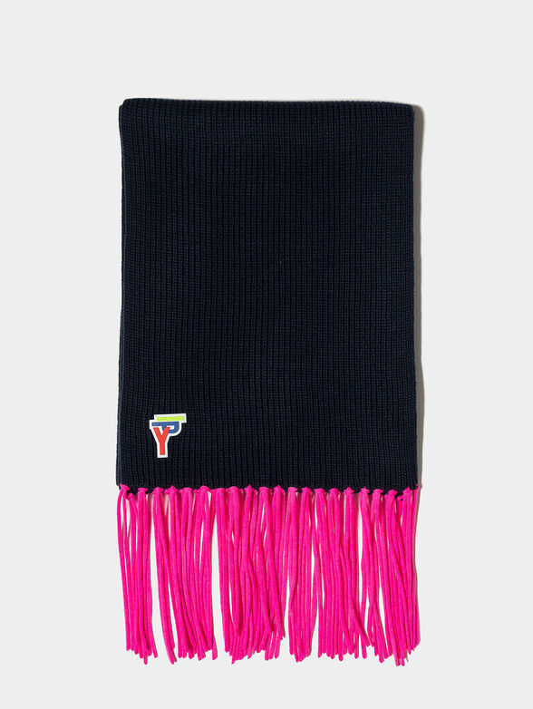 Knitted scarf with fringles and logo - 1