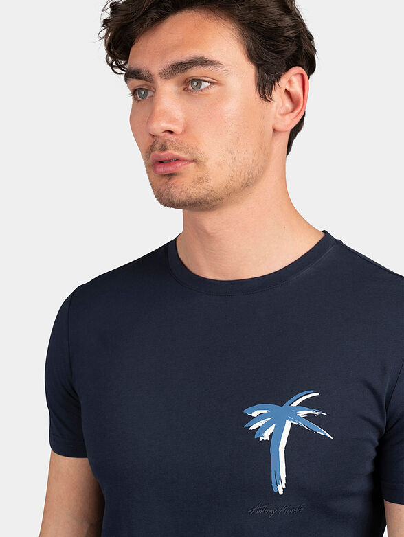 Dark blue T-shirt with attractive print - 3