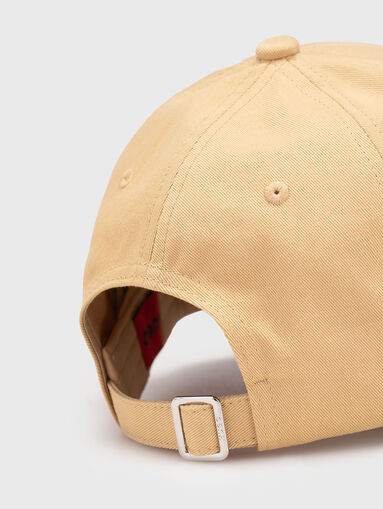 Baseball cap with embossed logo - 5