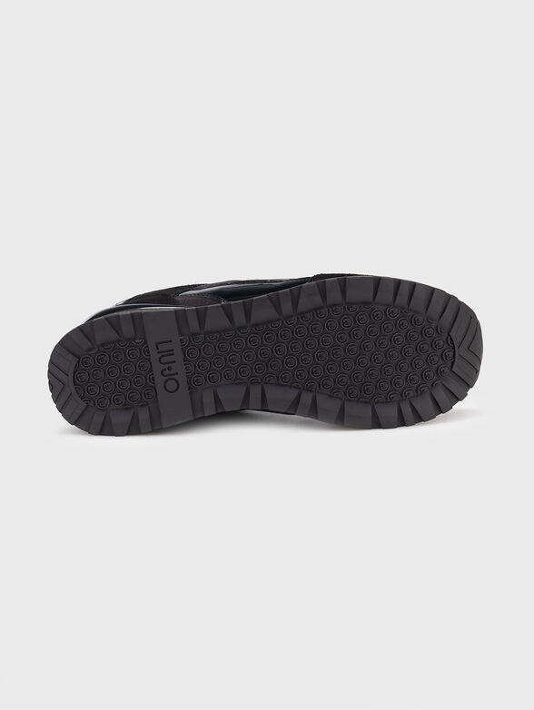 Sports shoes with accent logo - 5