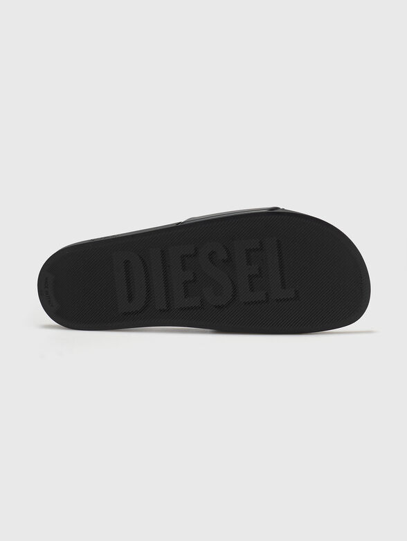 Beach slippers with a logo accent - 5