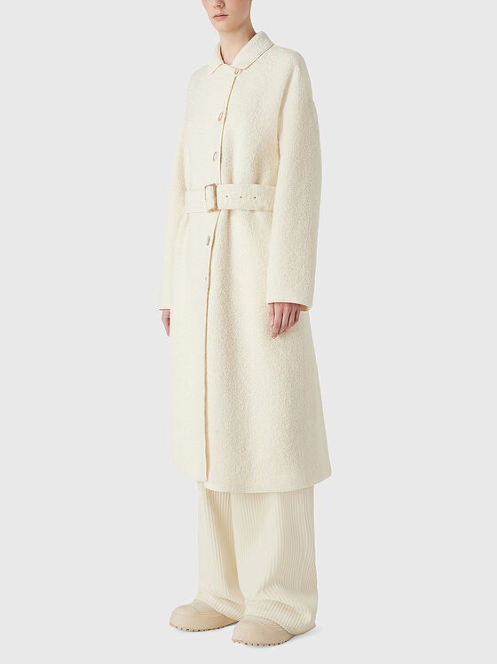 Палто с колан в цвят екрю  - 1