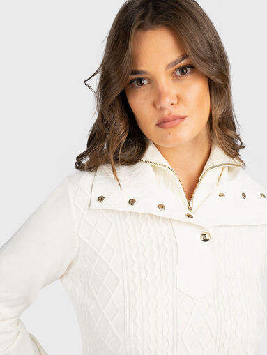 Sweater with accent collar  - 4