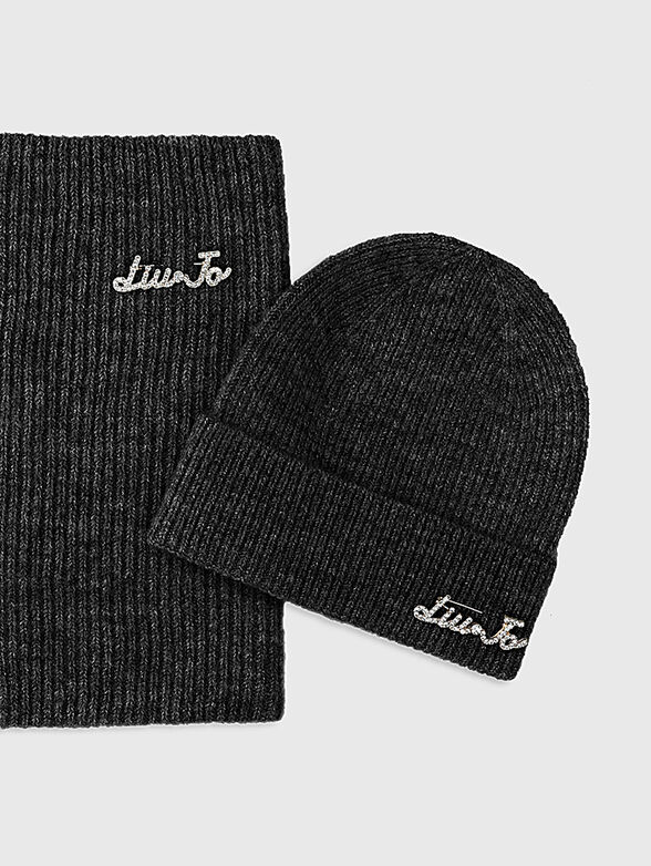 Scarf and hat set with logo accent - 2