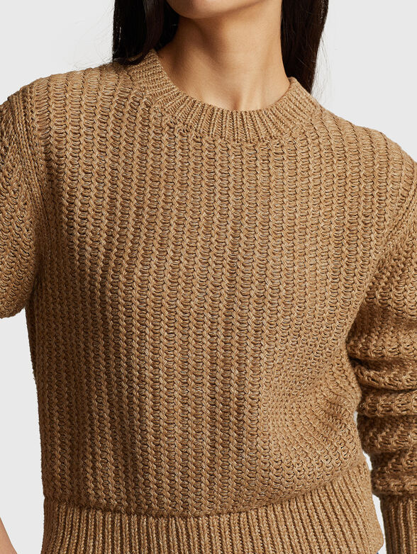 Round neck sweater in beige  - 4