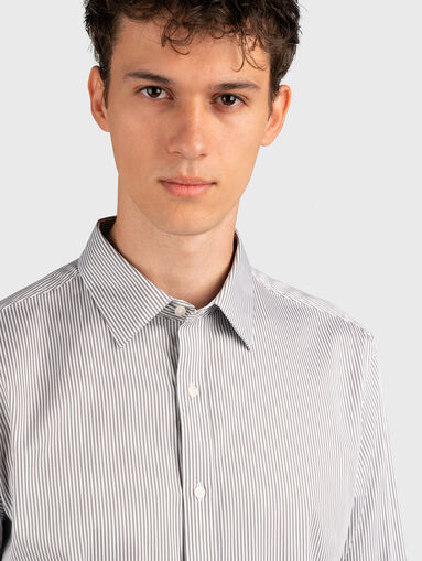 Shirt with striped print - 4