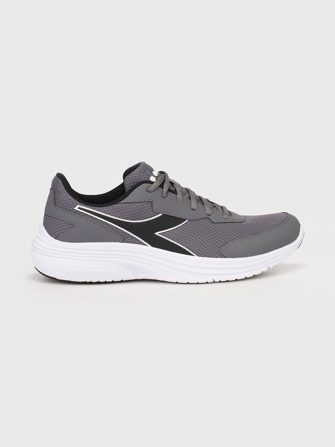 EAGLE 7 black sports shoes brand DIADORA Globalbrandsstore en
