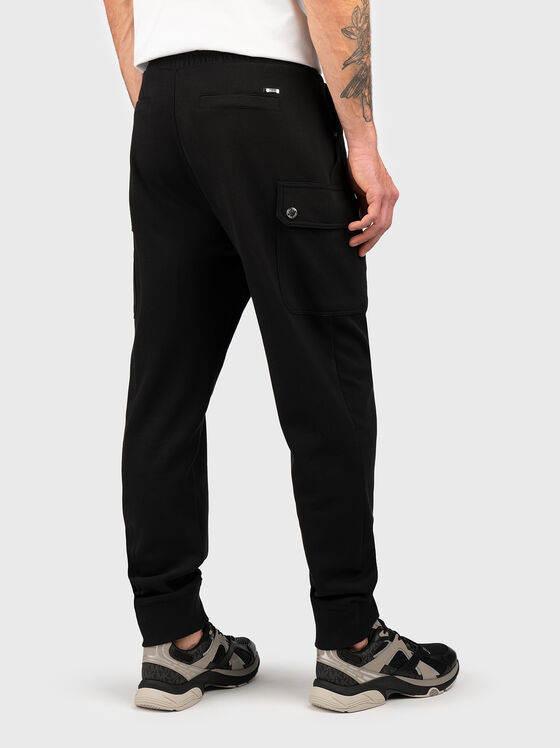 Sports trousers with pockets - 2