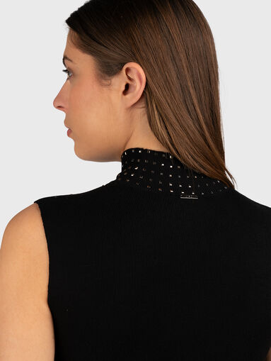 Top with cut-out detail and accent eyelets - 4