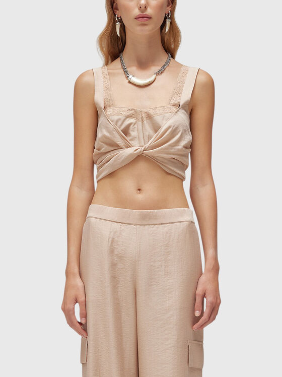 Скъсен топ с дантелен акцент - 1