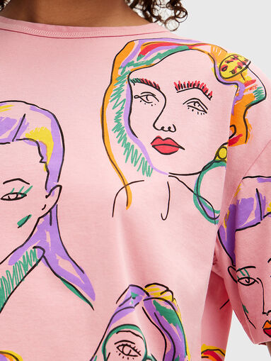 Pink T-shirt with print - 4