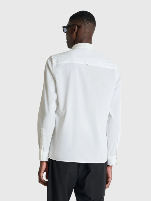Long-sleeved shirt with a classic collar - 2