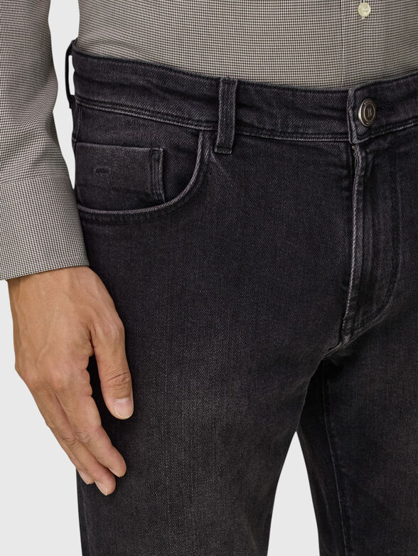 Black jeans with a logo patch - 3